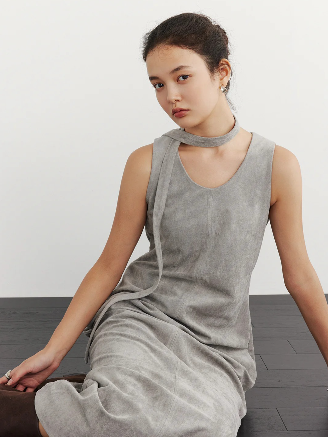 SUEDE TIE-NECK SLEEVELESS ONEPIECE 2125