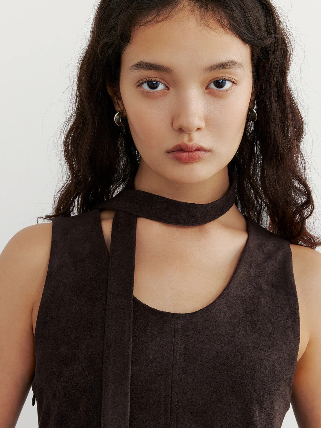SUEDE TIE-NECK SLEEVELESS ONEPIECE 2125