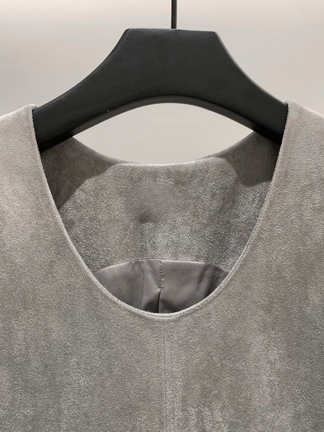 SUEDE TIE-NECK SLEEVELESS ONEPIECE 2125