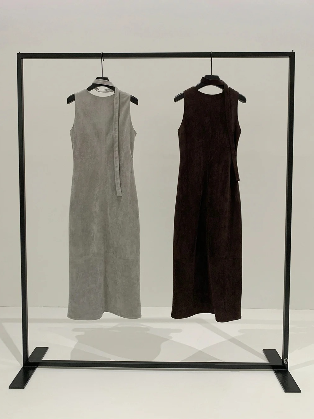 SUEDE TIE-NECK SLEEVELESS ONEPIECE 2125