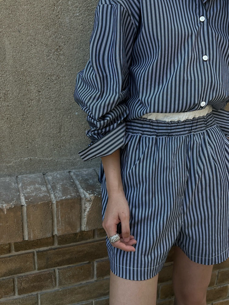 【LOOKBOOK ITEM】シルキードロップショルダーストライプシャツ 1689