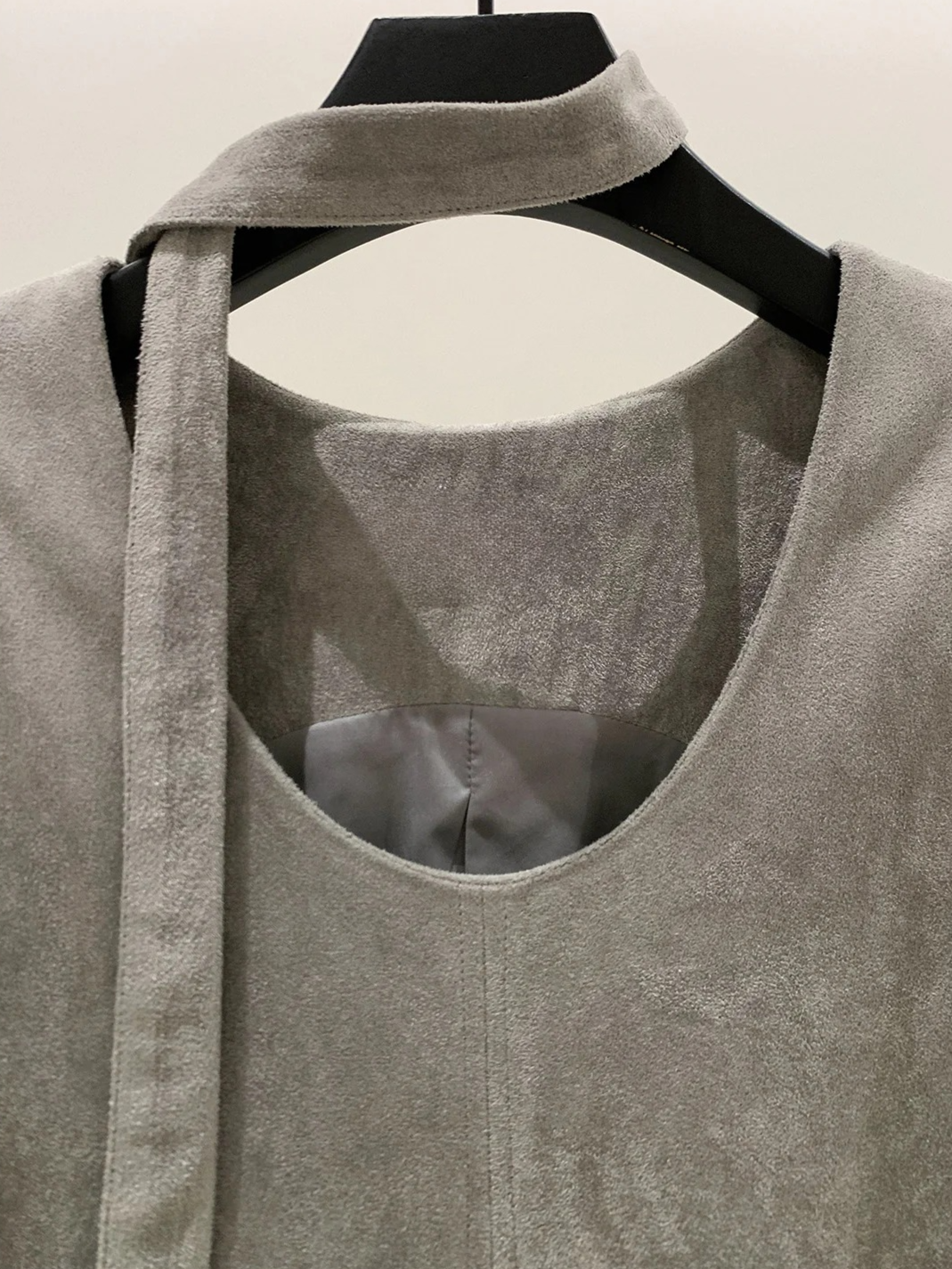 SUEDE TIE-NECK SLEEVELESS ONEPIECE 2125