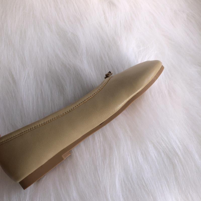 クリームカラー足袋シューズ