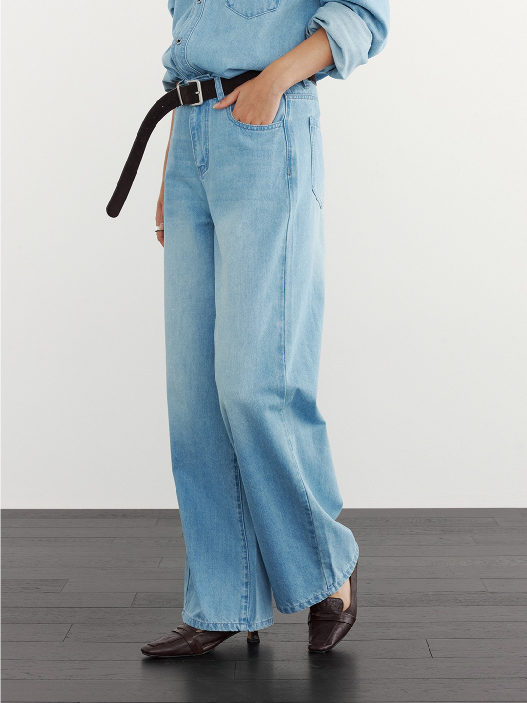 STRAIGHT SOFT-WASH DENIM 2134