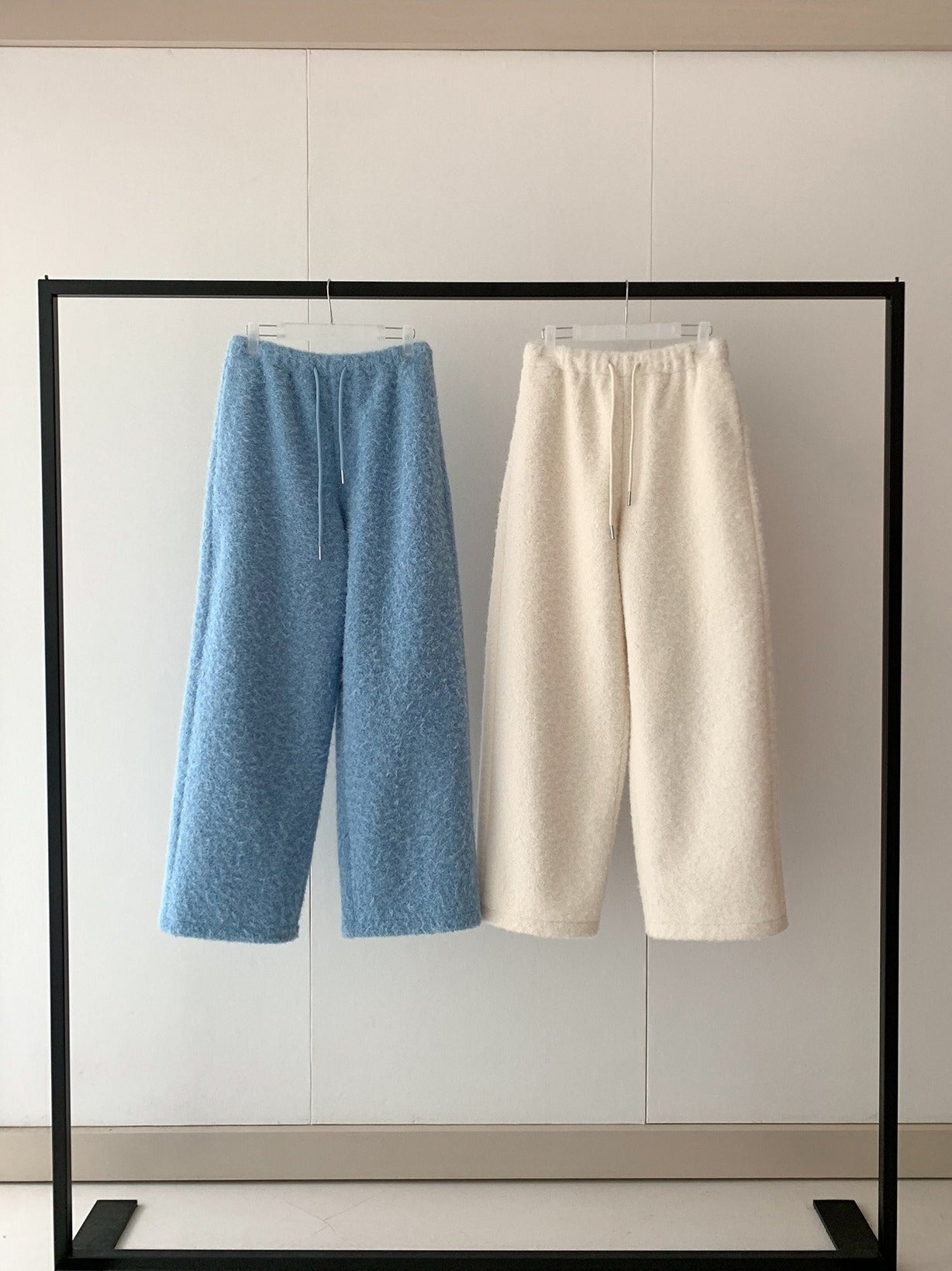 PRESSED WOOL PANTS 2520