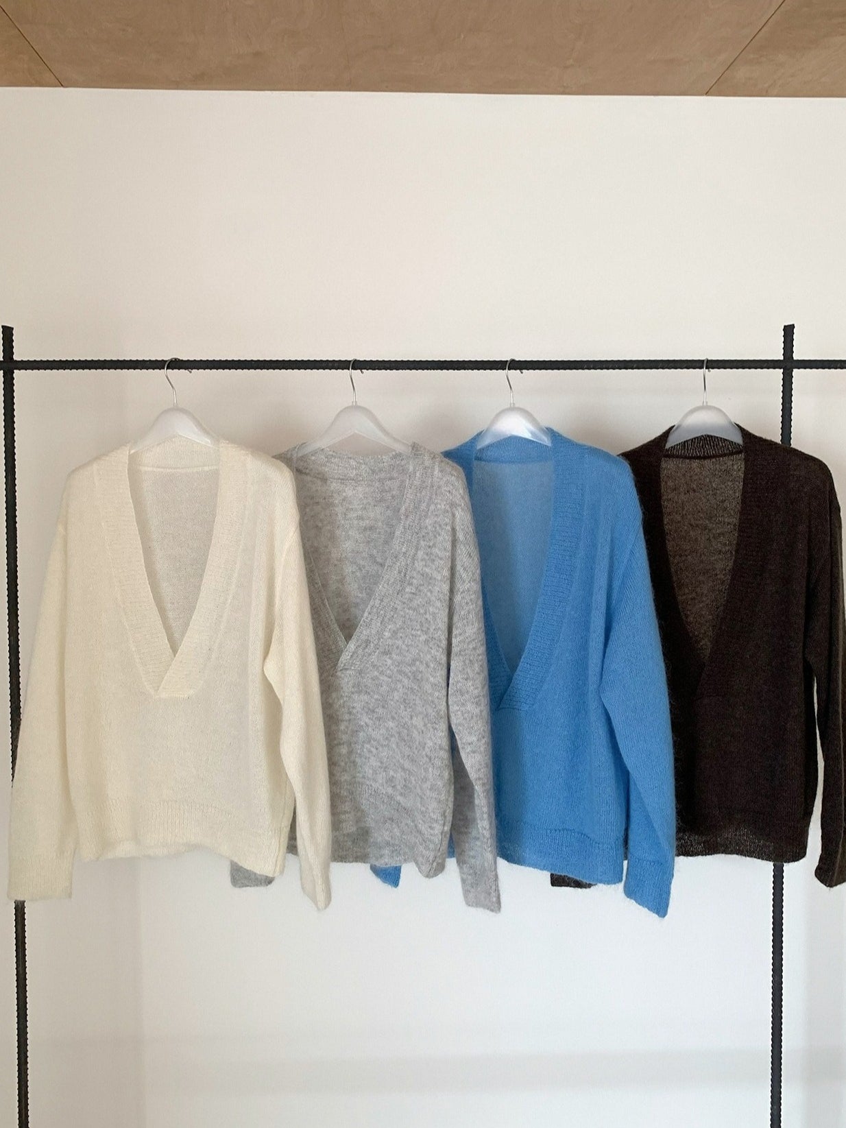 MOHAIR DEEP V-NECK KNIT 2465