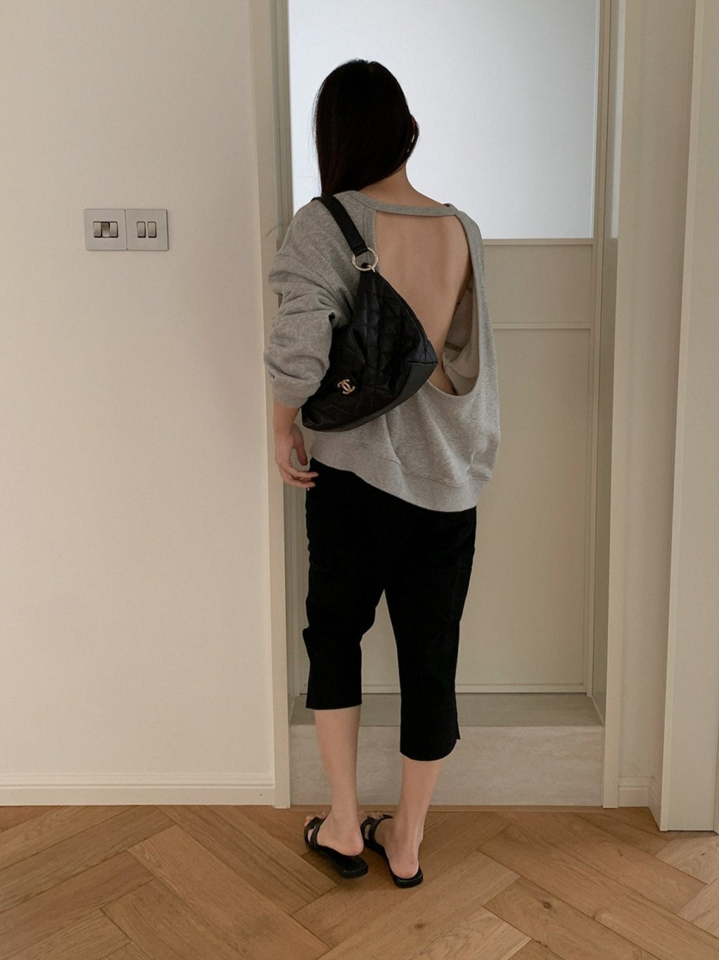 OPEN-BACK SWEATSHIRT 2446