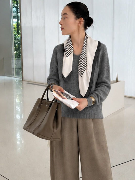 SOFT V-NECK KNIT 2511