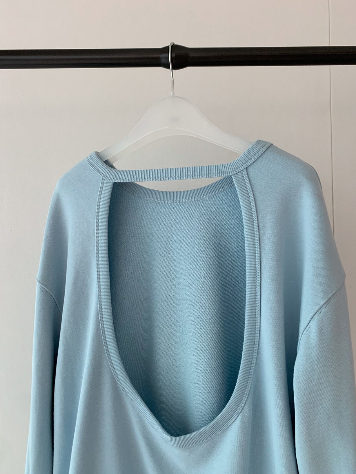 OPEN-BACK SWEATSHIRT 2446
