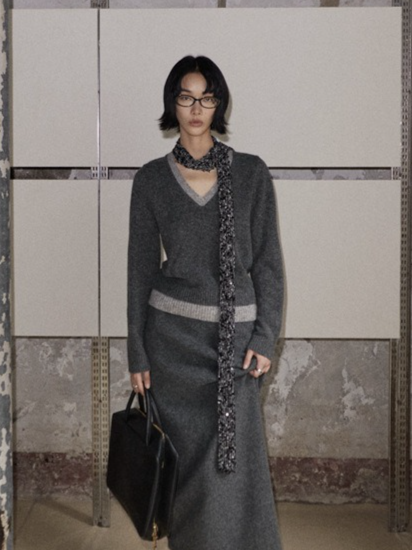 カラーブロックVネックニット 2213