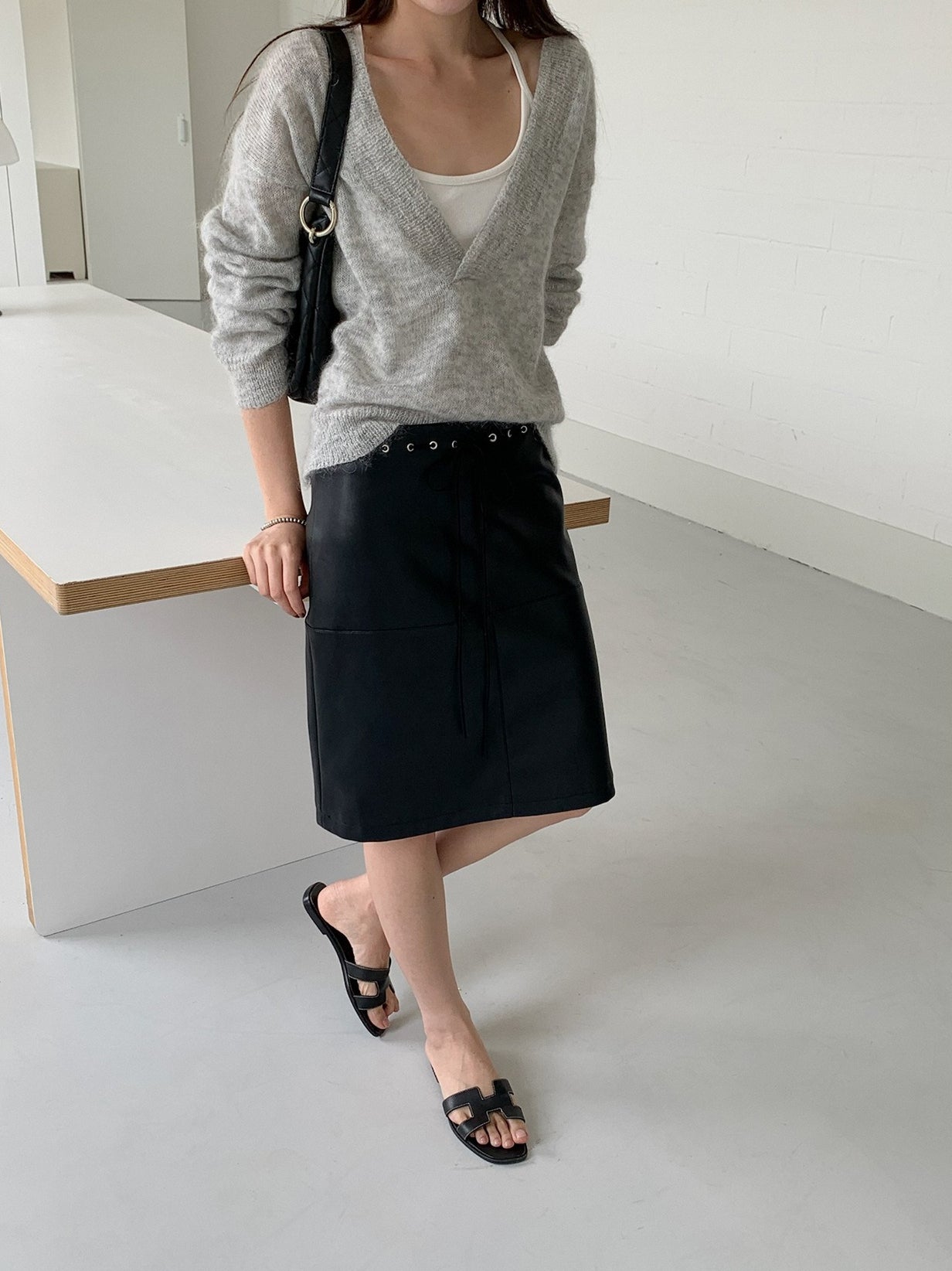 MOHAIR DEEP V-NECK KNIT 2465