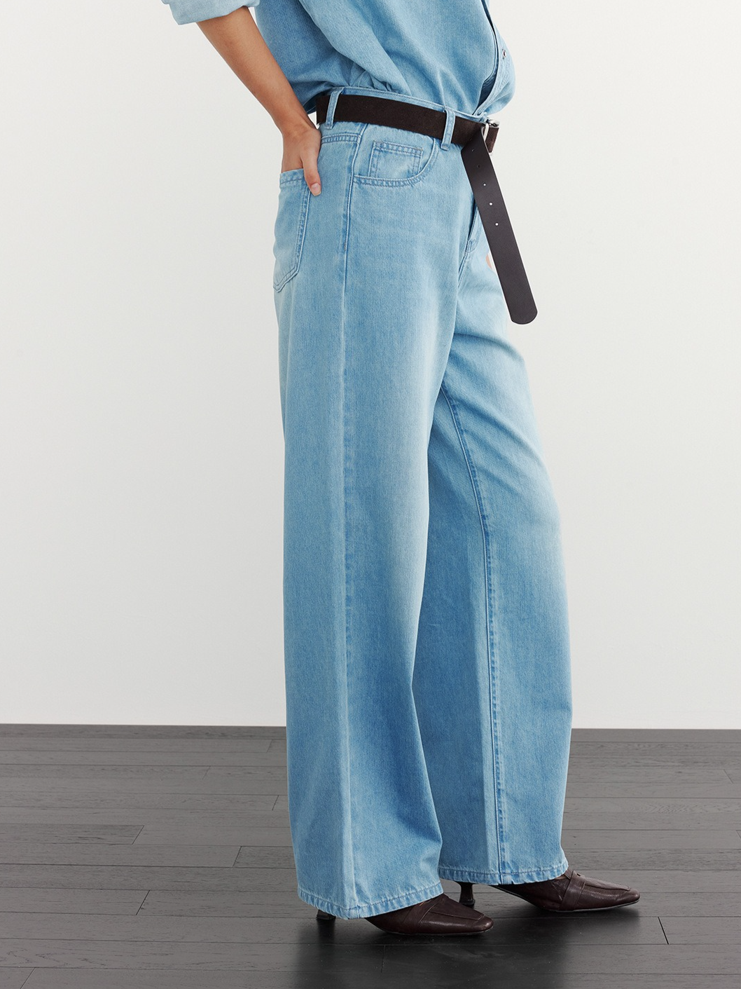STRAIGHT SOFT-WASH DENIM 2134