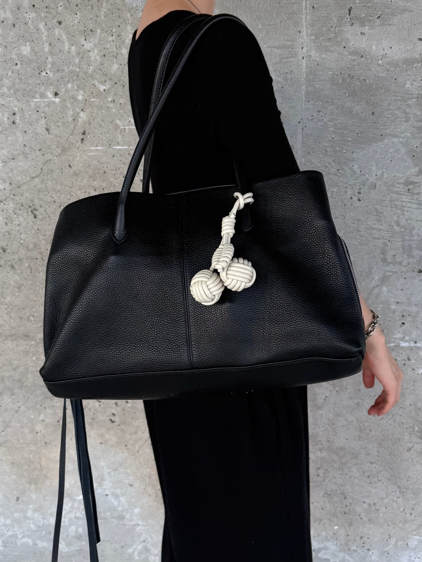 ESSENTIAL LARGE BAG 2494