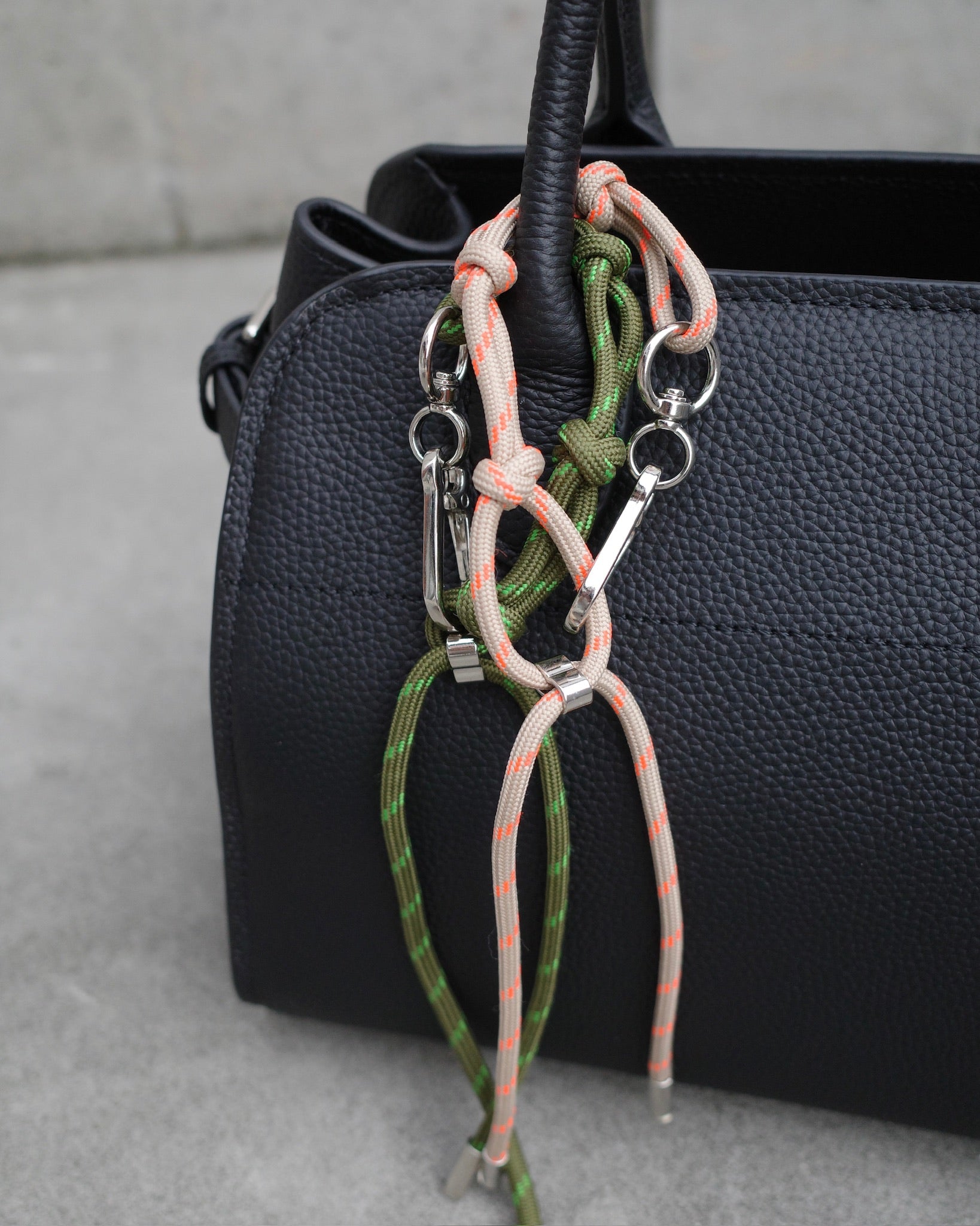 新色追加】パラコードバッグチャーム 1846 – gypsophila