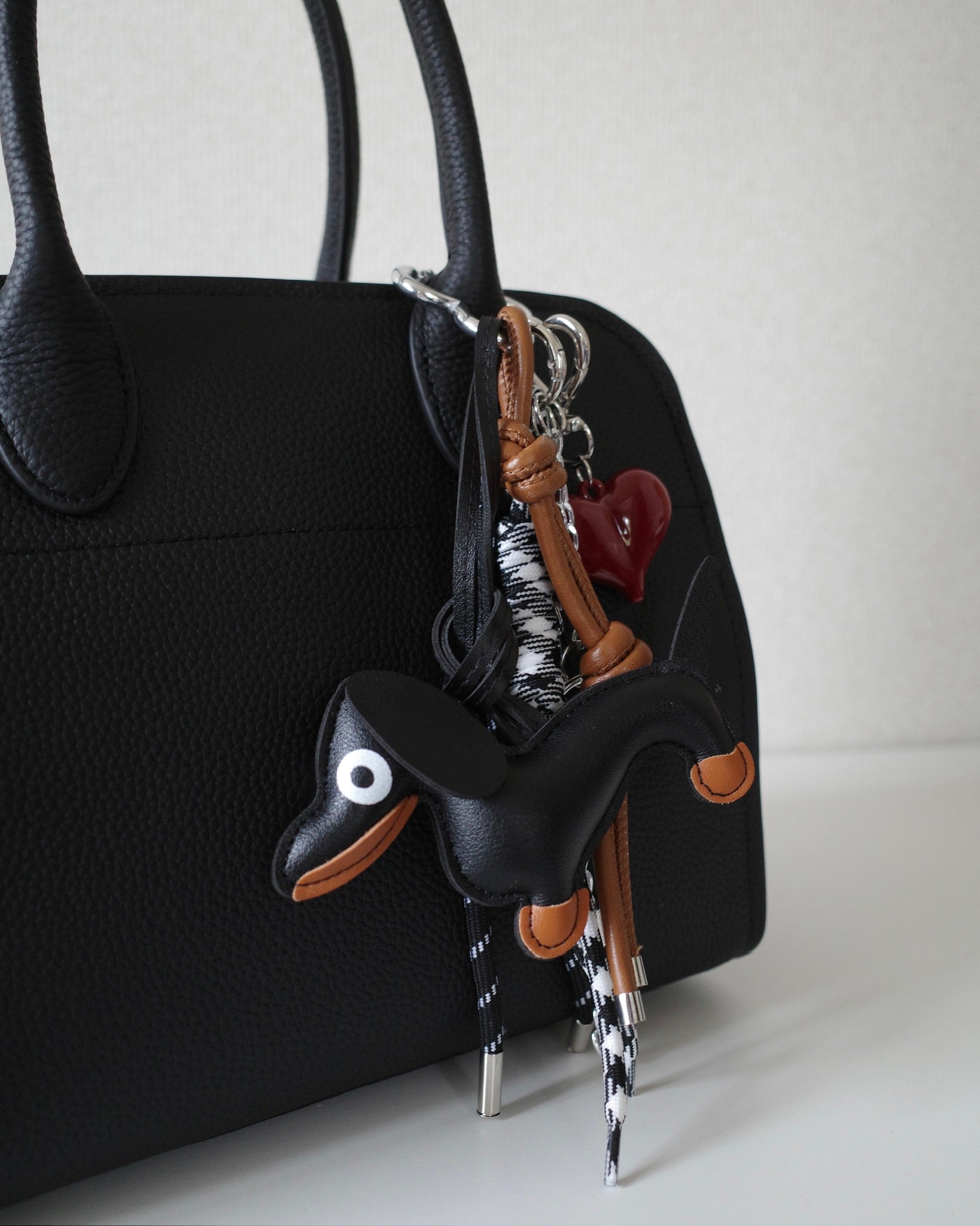 ストラップ付きポーチ⑨　ダックスフンド♡ Afternoon Tea LIVING｜ドッグダックスフントマスコット付きスクエア