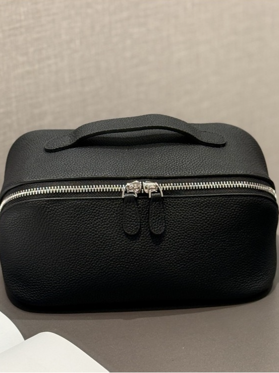 ミニマルレザーポーチ 2148 – gypsophila ミニマルレザーポーチ 2148 – gypsophila