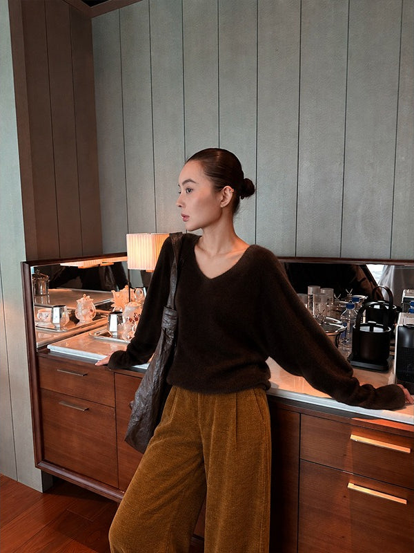 SOFT V-NECK KNIT 2511