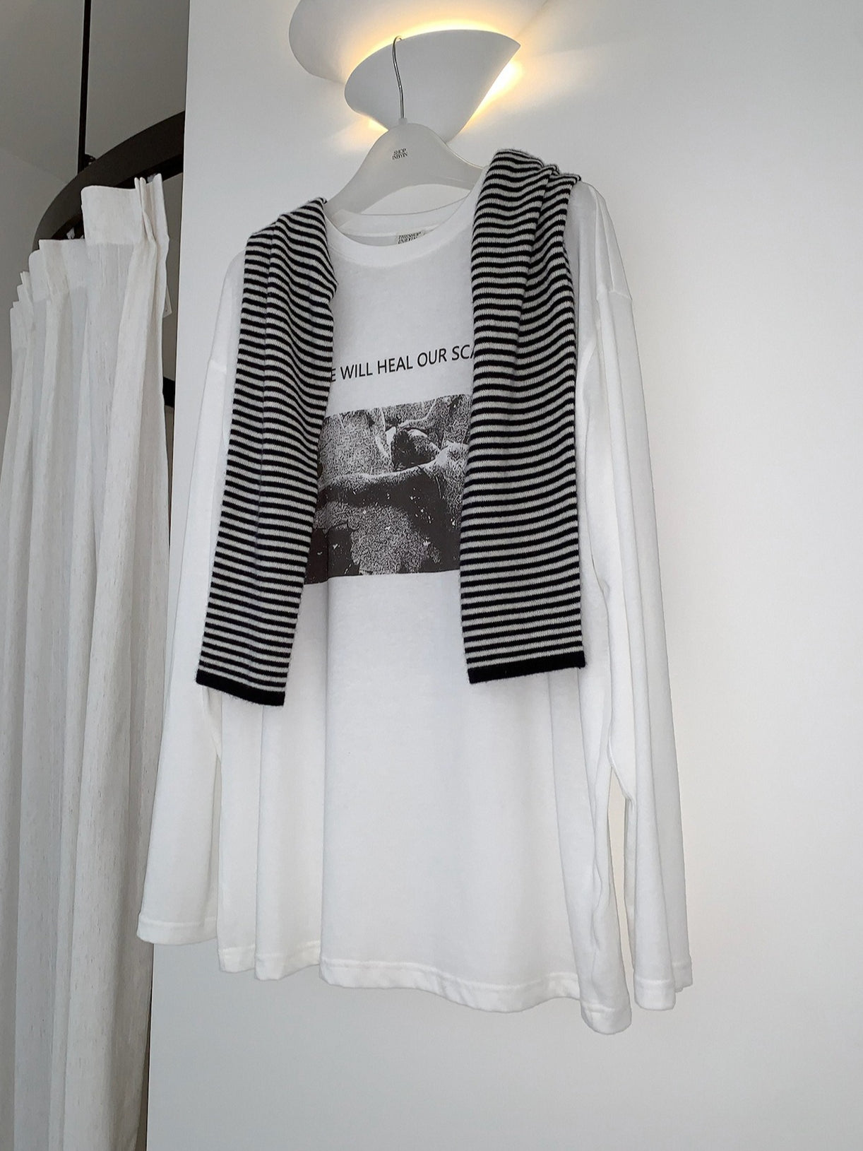 LOOSE GRAPHIC TOP 2451