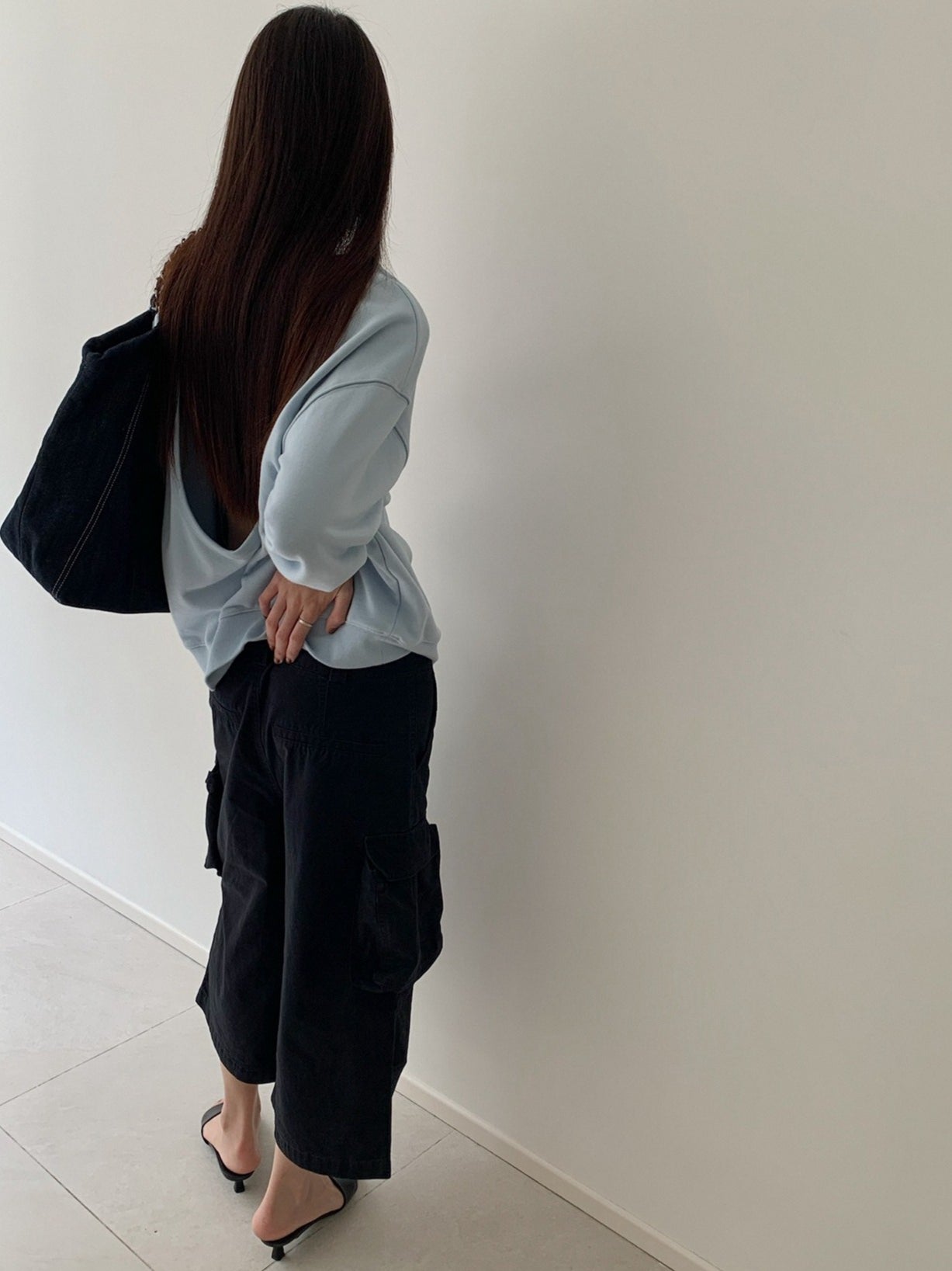 OPEN-BACK SWEATSHIRT 2446