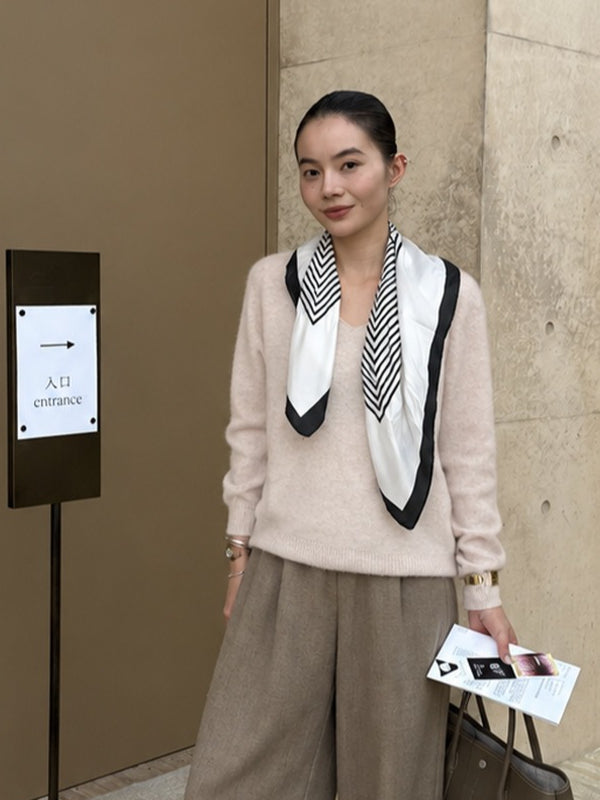 SOFT V-NECK KNIT 2511