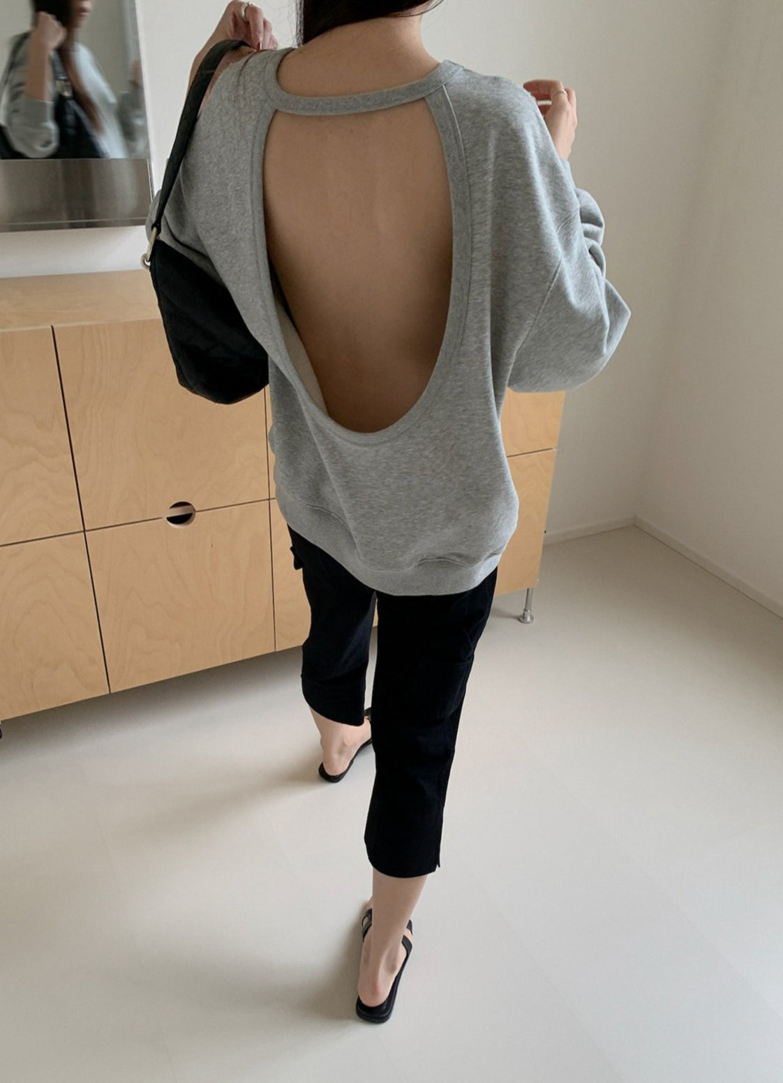 OPEN-BACK SWEATSHIRT 2446