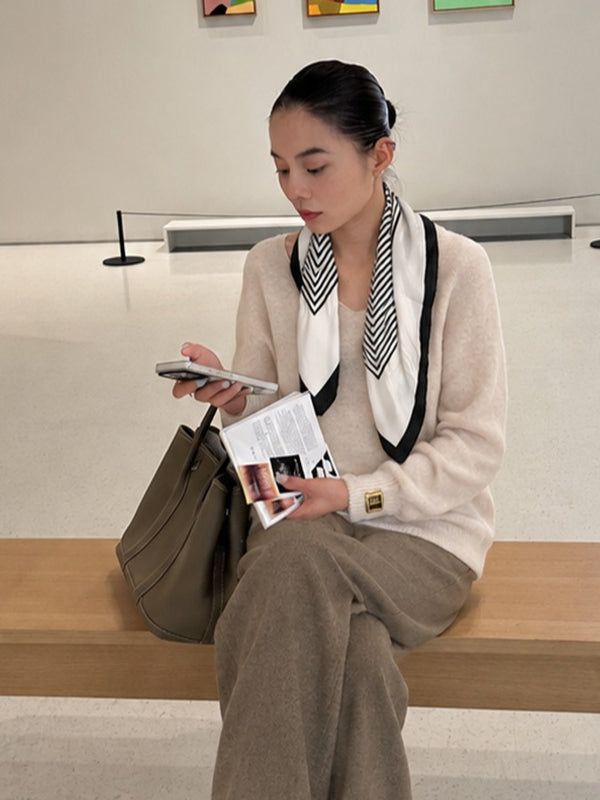 SOFT V-NECK KNIT 2511