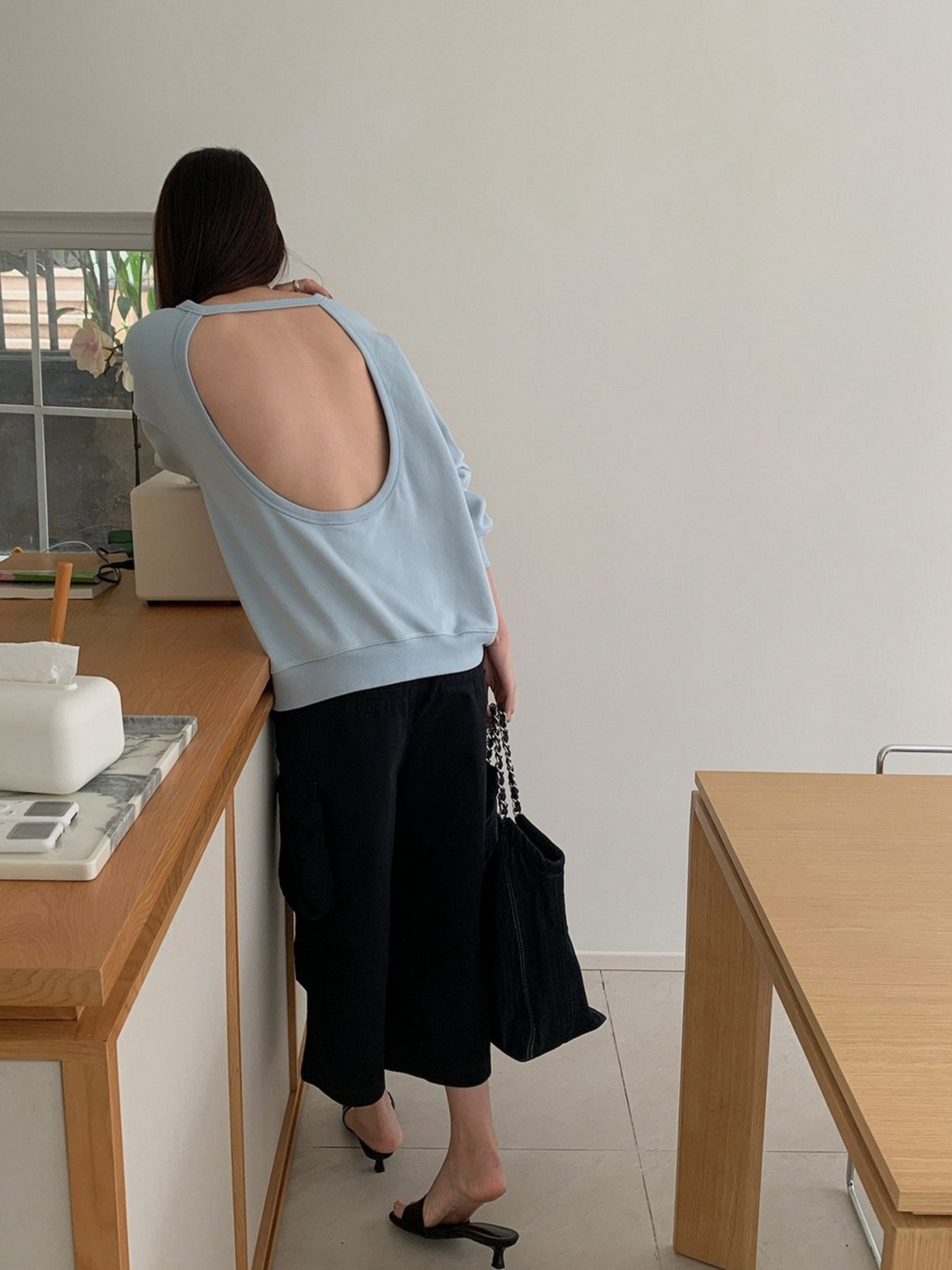 OPEN-BACK SWEATSHIRT 2446
