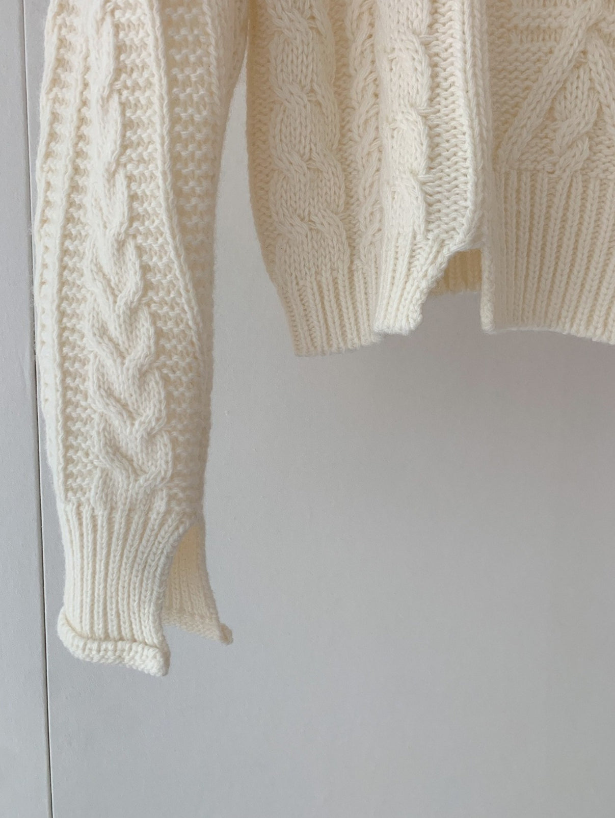 LAYERED LIKE CABLE KNIT 2500